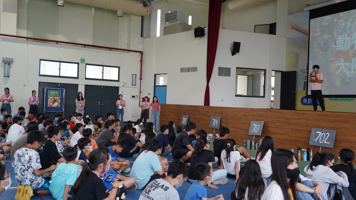 114年度史懷哲至臺南市立鹽行國民中學服務-新生團康圖片